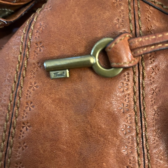 Fossil Rustic Brown Leather 2 in 1 Crossbody/ Shoulder Bag with Vintage Appeal - Picture 10 of 14